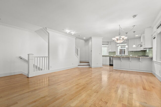Building Photo - Stunning Capitol Hill Townhome in Prime Seattle Location – 3BR / 3BA Available June 7