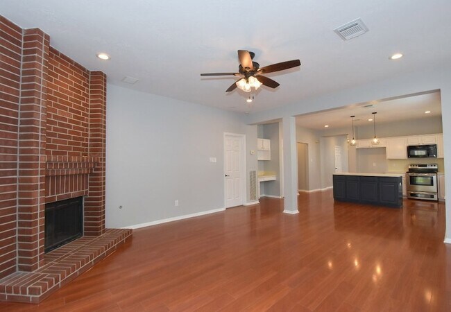 Building Photo - 20415 Lonestar Oak St