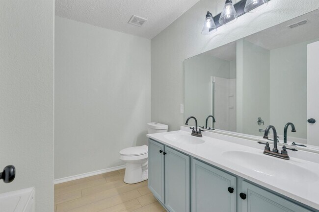 Building Photo - 131 Sandlewood Dr