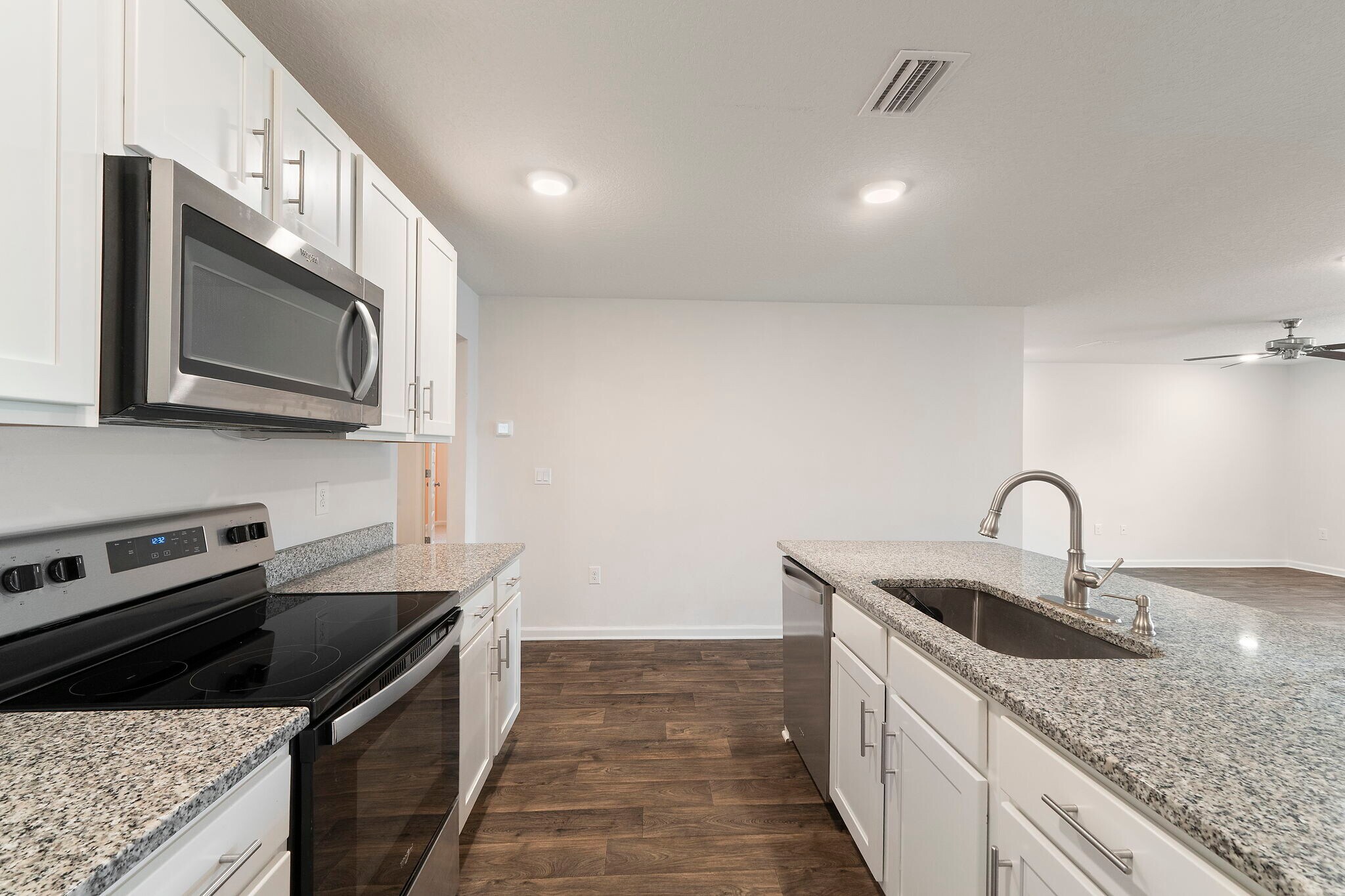 Building Photo - 7805 Lakeside Oaks Dr