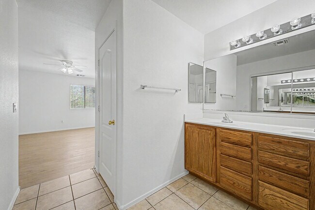 Building Photo - 9464 W Sheridan St