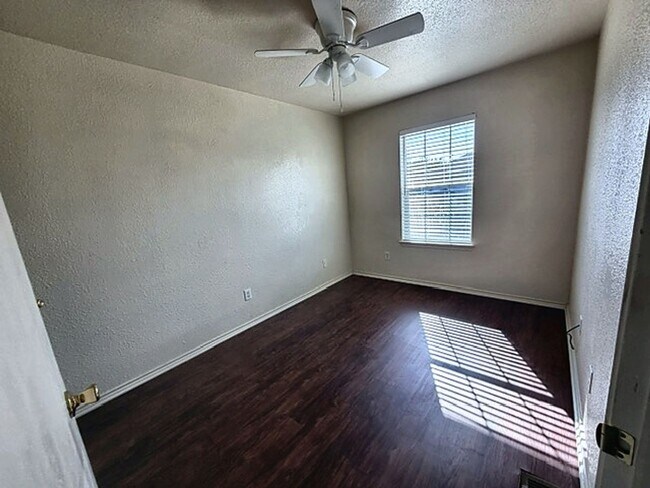 Building Photo - 4411 Abigail Dr