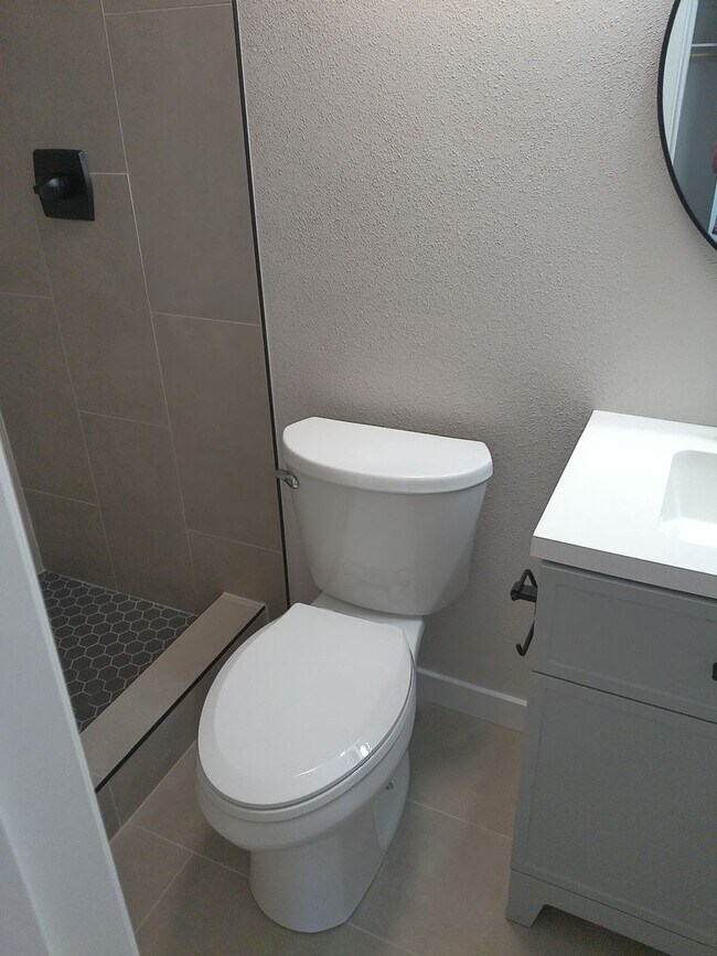 Building Photo - Long Term Duplex rental