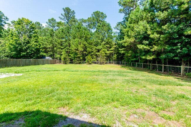 Building Photo - Great home in Hubert