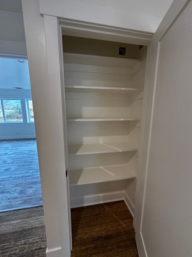 Building Photo - New Construction in Down Town Bishop West side!