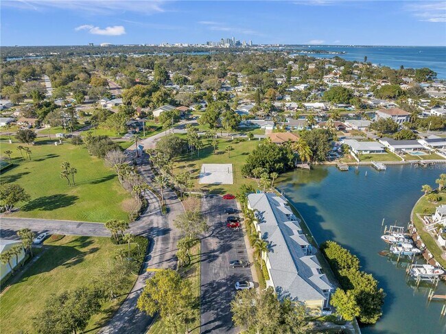 Building Photo - 4728 Beach Dr SE