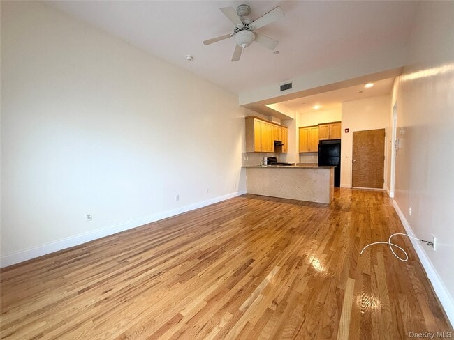 Building Photo - 2 E Main St