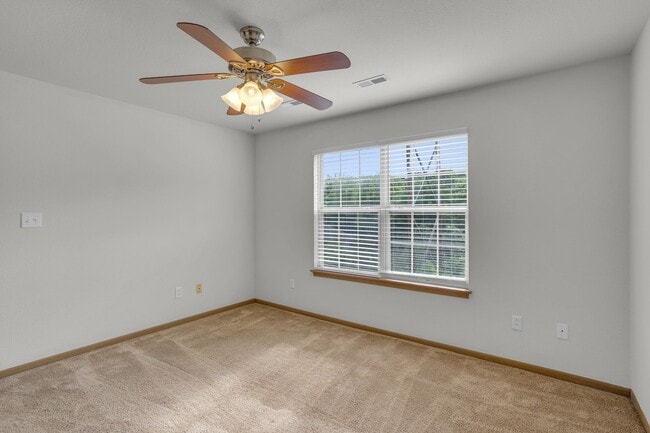 Building Photo - 601-603 Glenstone Dr.