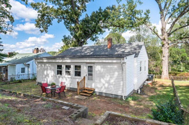 Building Photo - 3 Bedroom Home in Lynchburg