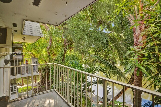 Building Photo - 1860 Venice Park Dr