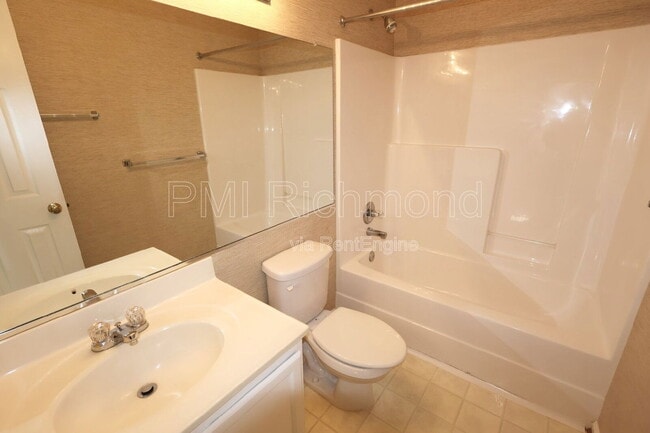 Building Photo - 1100 Lorieville Ln