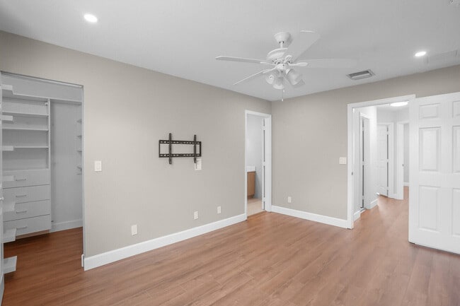 Building Photo - 16207 Sierra Palms Dr