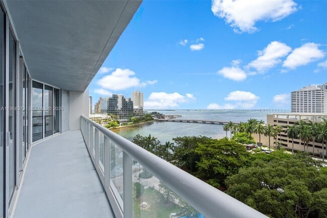 Building Photo - 495 Brickell Ave
