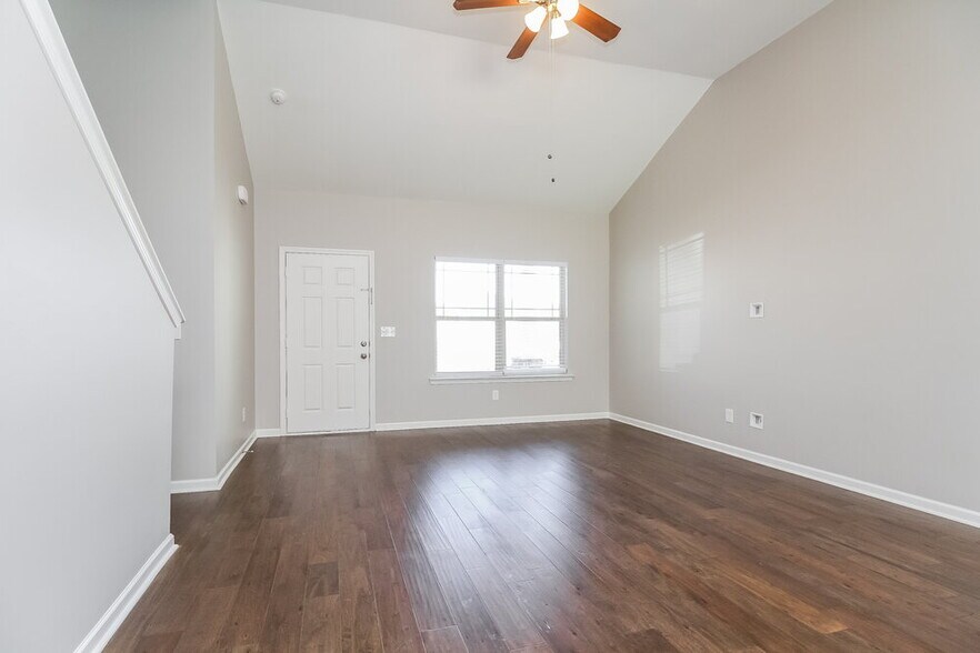 Building Photo - 1705 Porchrest Way