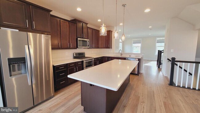 Building Photo - 9001 Shady Pines Dr
