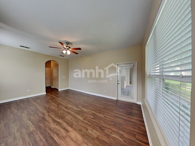 Building Photo - 526 Azalea Bloom Dr