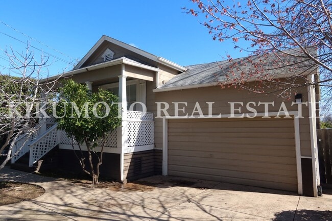 Building Photo - East Sacramento - 2 bedroom, 1 bath, 1 car garage