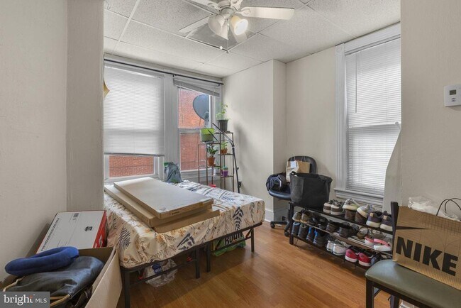 Building Photo - 4034 Baring St
