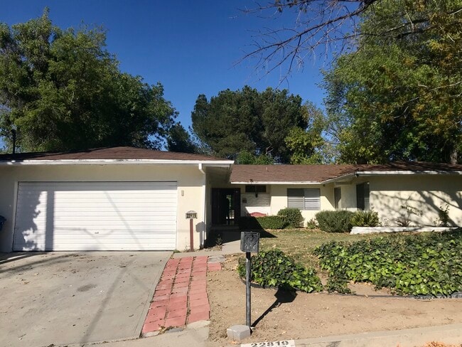 Front - 22819 Gershwin Dr