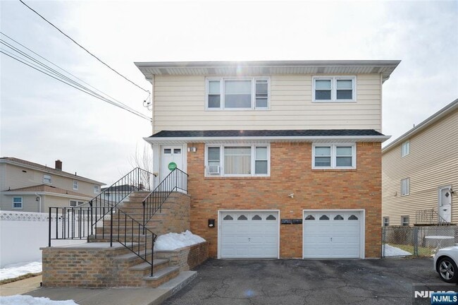 Building Photo - 11 Gregory Ct