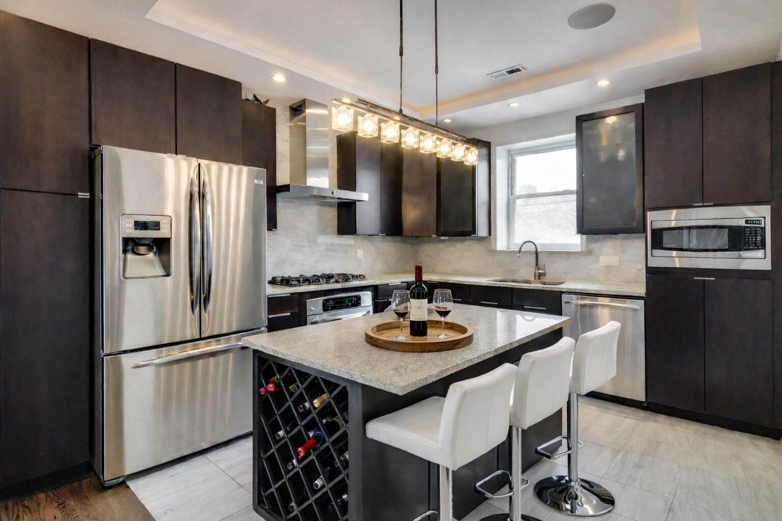 Building Photo - 4632 N Kenmore Ave