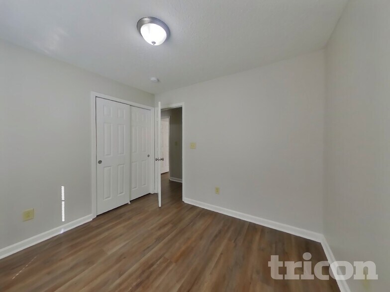 Building Photo - 1039 Central Park Blvd S