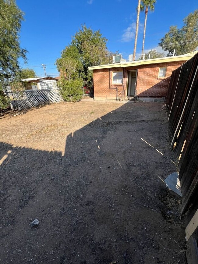 Building Photo - 4508 E Fairmount St