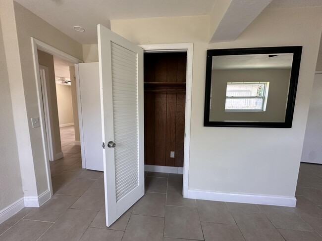 Building Photo - 840 W 1st St