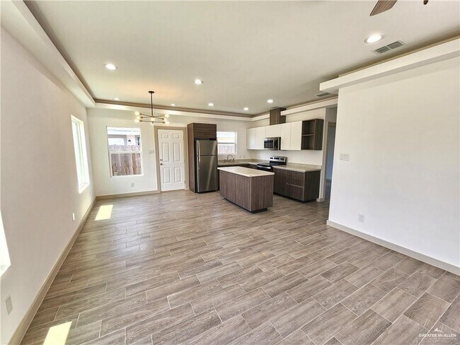 Building Photo - 22 Frio Ave