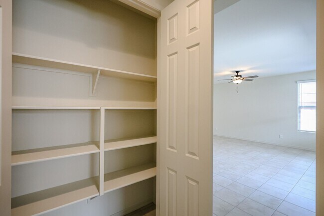Building Photo - 4 Bedroom + Den in Foothills at Northpointe