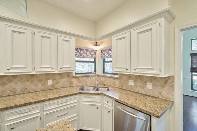 Building Photo - 6 Glen Canyon Pl