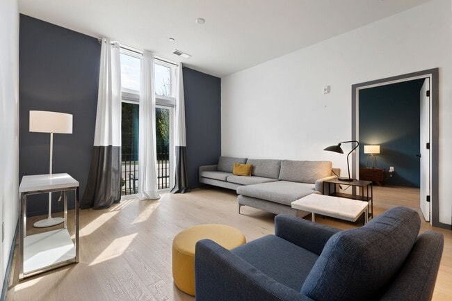 Building Photo - 1st Floor modern condo in downtown Durham!