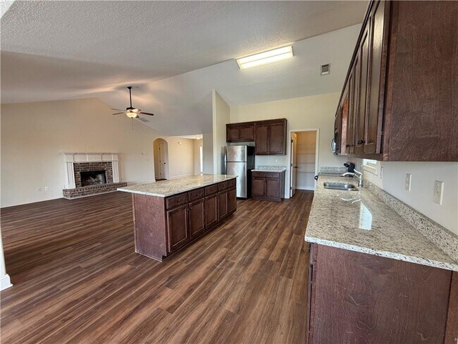 Building Photo - 2125 Savannah Dr
