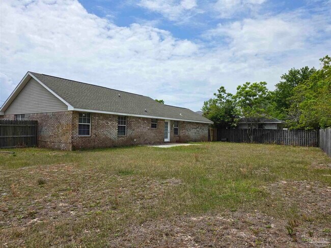 Building Photo - 4041 Shorewood Dr