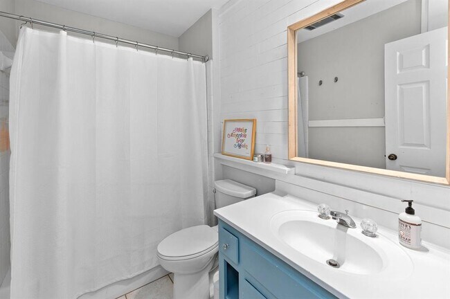 Building Photo - 11006 Yucca Dr