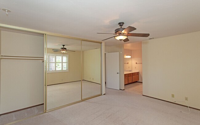 Building Photo - Charming 4 bedroom Home in Oceanside