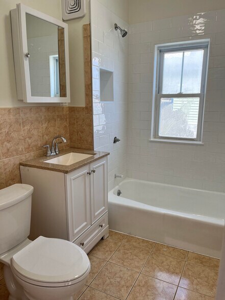 Building Photo - 15 Clarence St