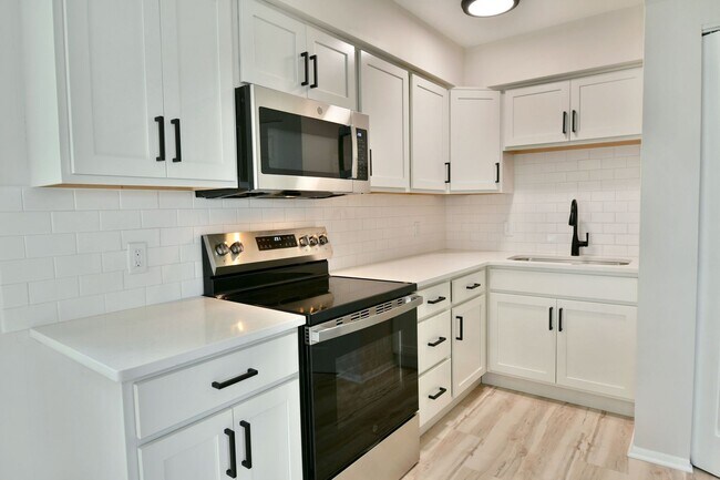 Building Photo - 72-78 S Roanoke