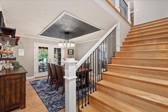 Building Photo - Luxury 5-Bedroom Home with Pool, Hot Tub &...