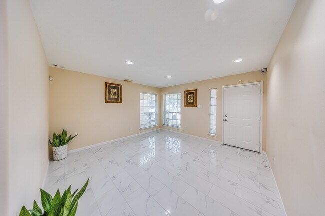 Building Photo - 6515 Autumn Thistle Dr