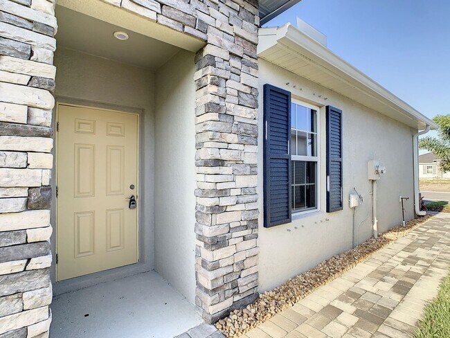 Building Photo - Villa Home in West Port - 3/2/2 close to s...