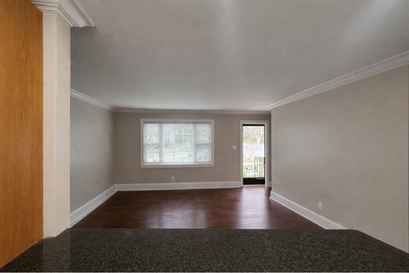 Building Photo - 1976 Lynnwood Dr