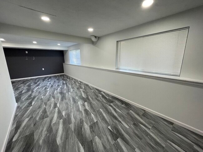 Building Photo - Forest Hills Condo 2 Bedroom  Clements Mill