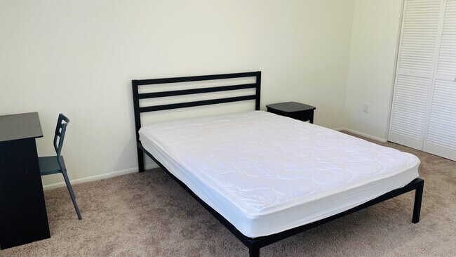 Building Photo - 2706 Graduate Ct