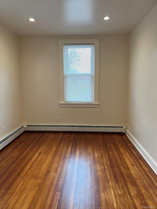 Building Photo - 293 Sickles Ave