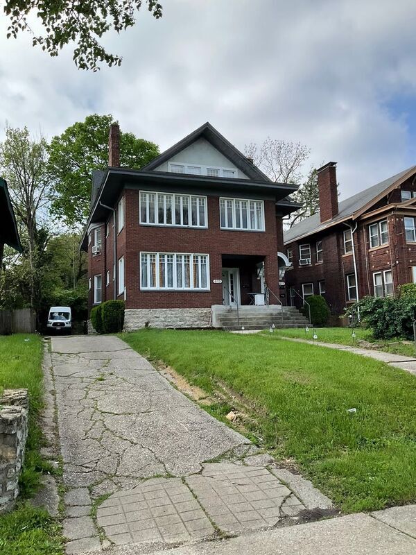 Building Photo - 611 E Mitchell Ave