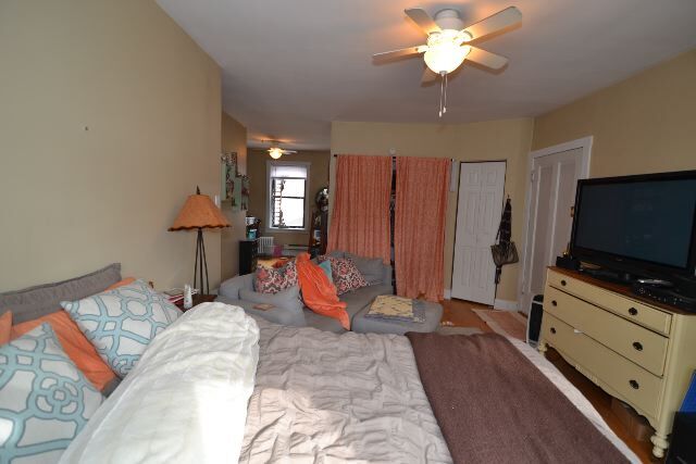 Building Photo - 3835 N Greenview Ave