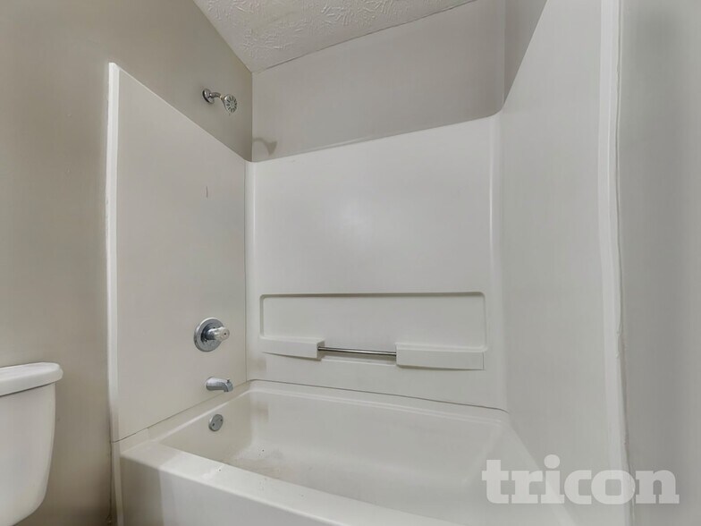 Building Photo - 1681 Riverchase Cir NE