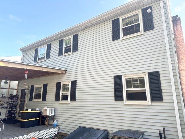 Building Photo - 84 Barlow St