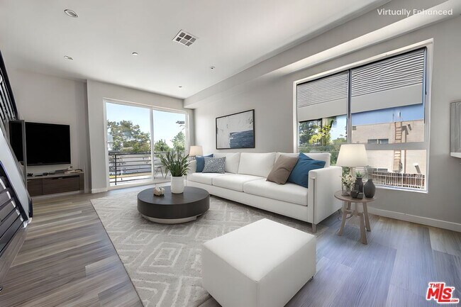 Building Photo - 6702 Balboa Blvd